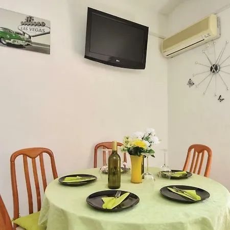 Two-bedroom In Splitska