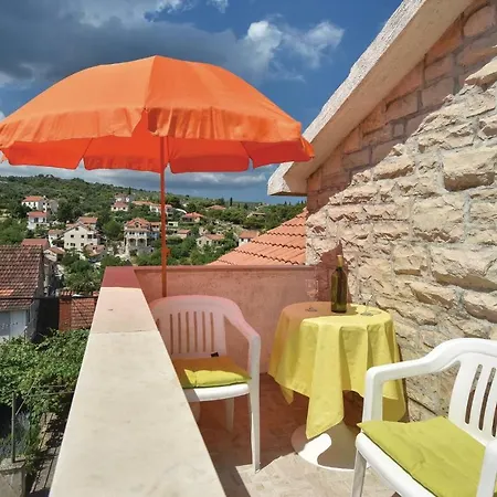 Two-bedroom In Splitska